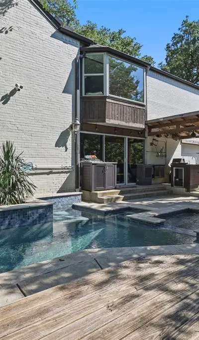 2112 Coral Drive, Arlington TX 76010