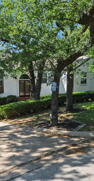 2112 Coral Drive, Arlington TX 76010 - Photo 2