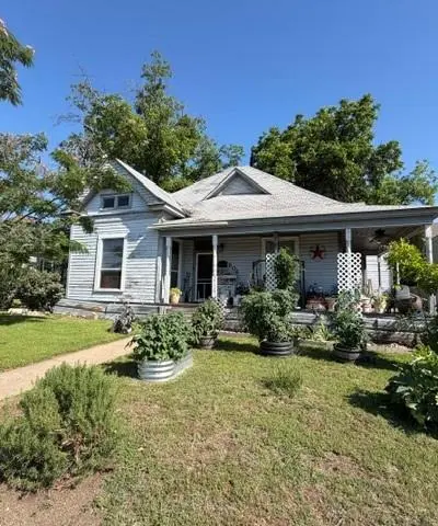 504 W Wardville Street, Cleburne TX 76033
