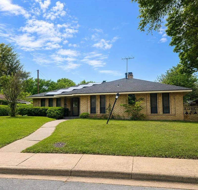 2147 Oak Valley Lane, Dallas TX 75232