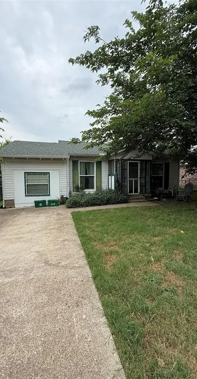2122 Fort Worth Street, Grand Prairie TX 75050