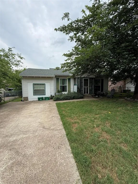 2122 Fort Worth Street, Grand Prairie TX 75050