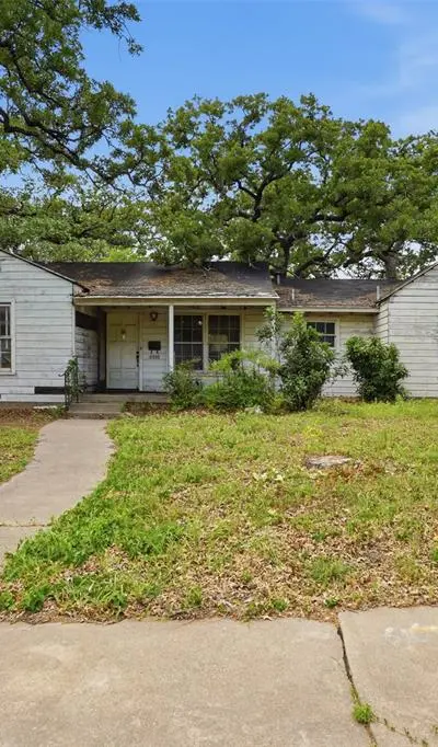 2900 Hunter Street, Fort Worth TX 76112