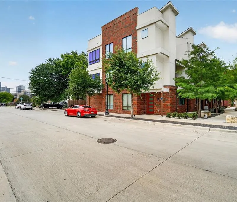 321 College Avenue, Fort Worth TX 76104