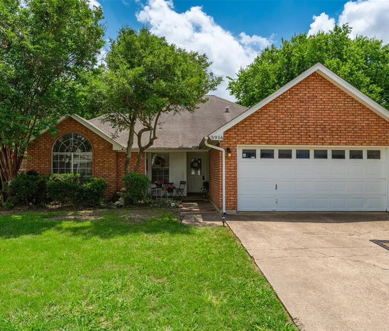5916 Hillglen Drive, Watauga TX 76148
