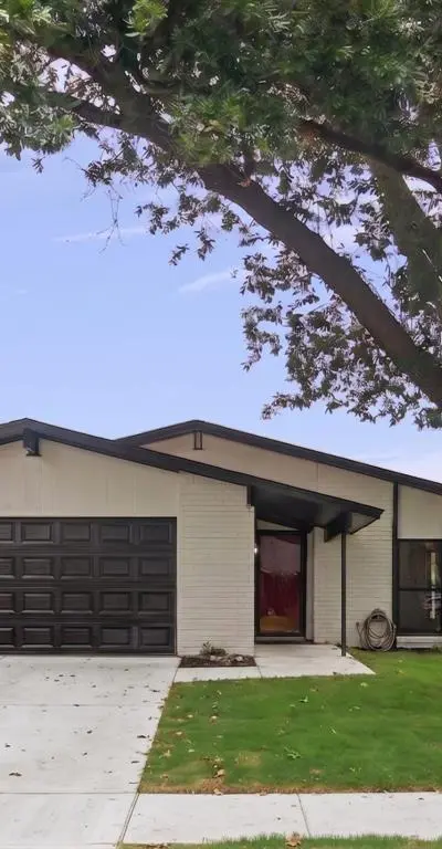 2619 Crestmoor Court, Arlington TX 76016 - Photo 2