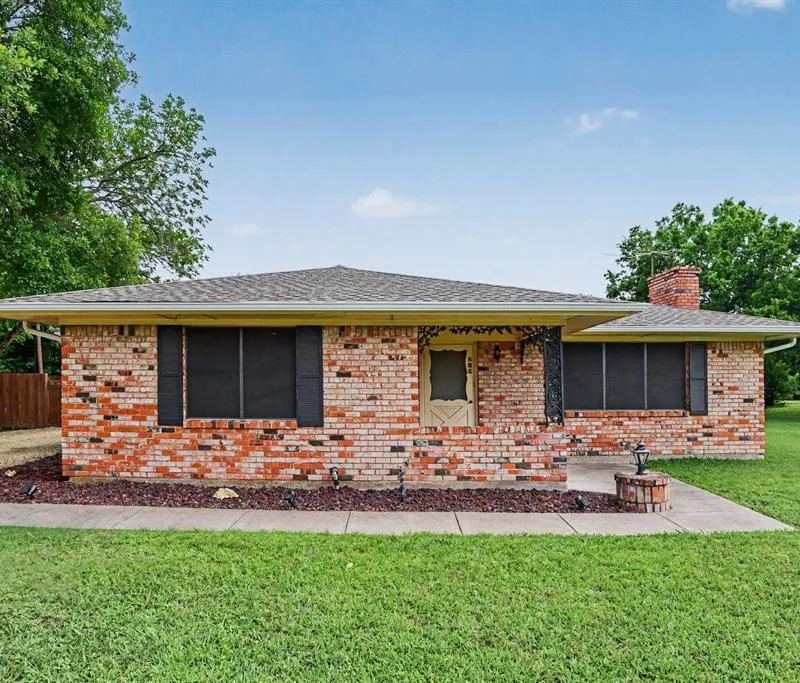 219 W Jefferson Street, Palmer TX 75152