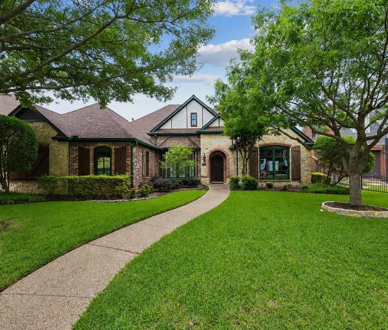 2106 Castle View Road, Mansfield TX 76063
