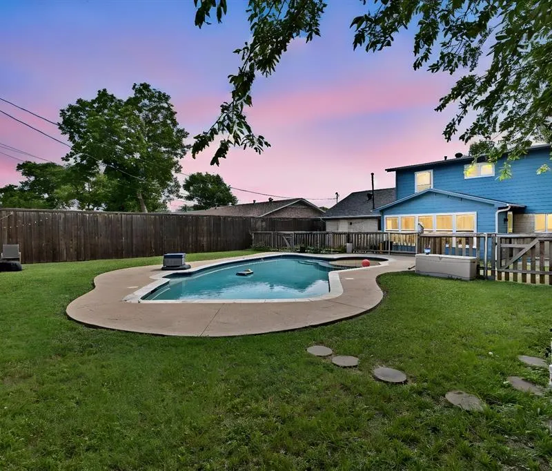 1401 Greentree Lane, Garland TX 75042