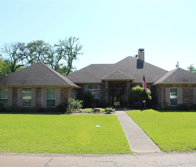 111 Trailwood Road, Enchanted Oaks TX 75156