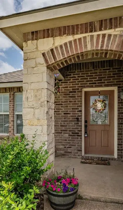 208 Weber River Trail, Fort Worth TX 76140 - Photo 2