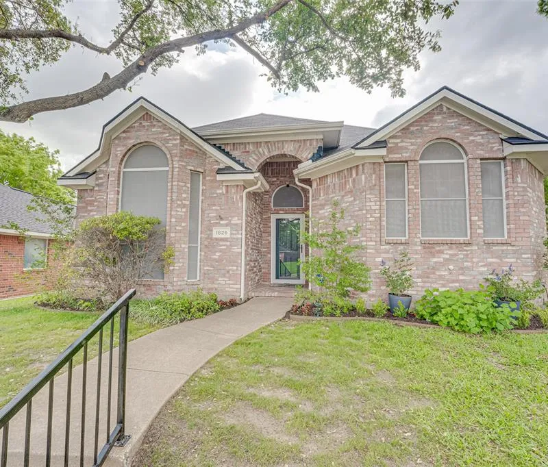 1825 Ambrose Drive, Rowlett TX 75089