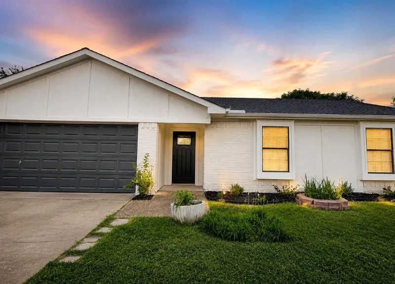 7806 Creek View Drive, Rowlett TX 75089