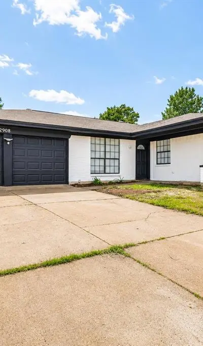 2908 Legend Road, Arlington TX 76014 - Photo 3