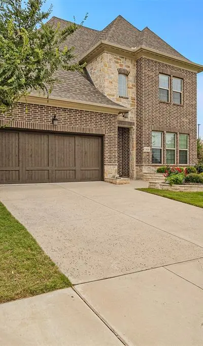 7620 Sonian Forest Drive, Irving TX 75063 - Photo 2