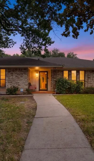 1305 Briarbrook Drive, DeSoto TX 75115