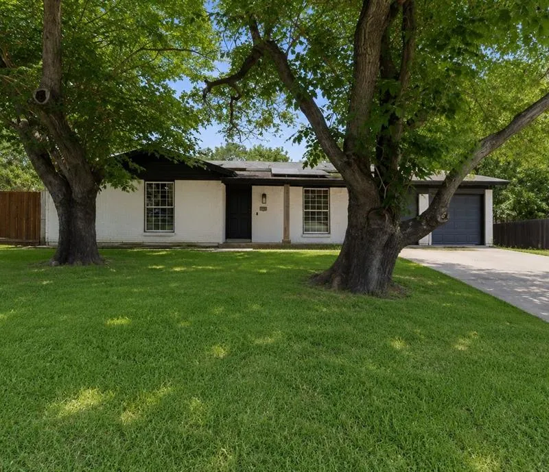 714 S Deerfield Circle, Arlington TX 76015