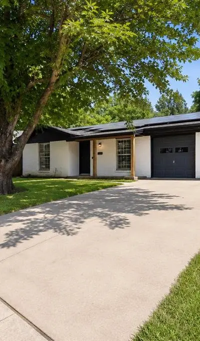 714 S Deerfield Circle, Arlington TX 76015 - Photo 2