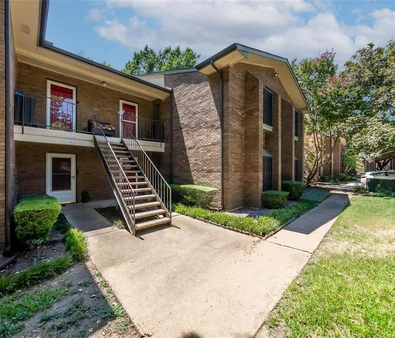2505 Wedglea Drive # 126, Dallas TX 75211
