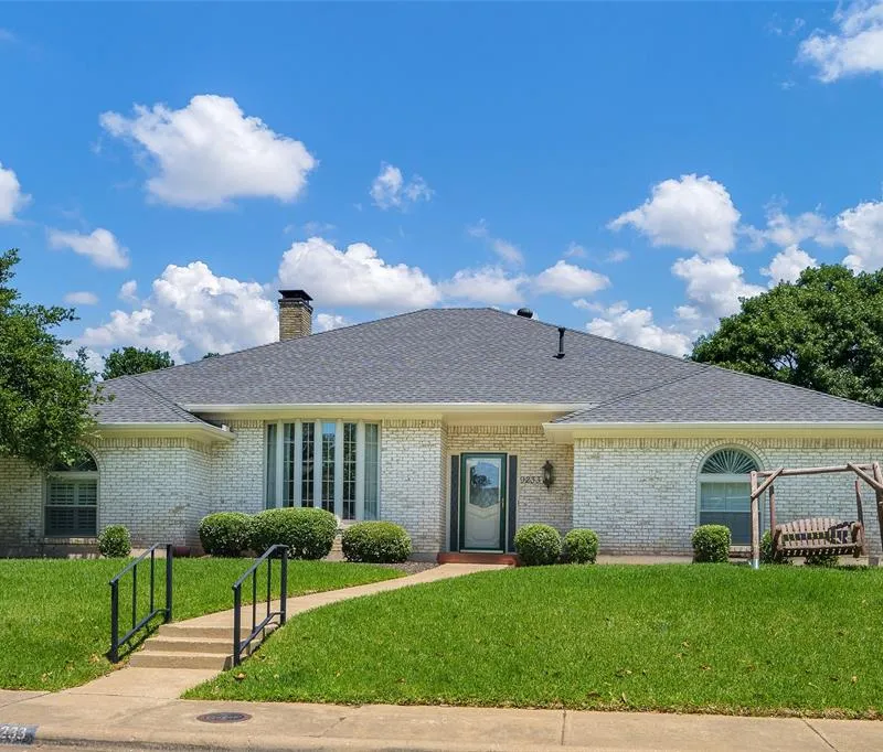 9233 Middle Glen Drive, Dallas TX 75243