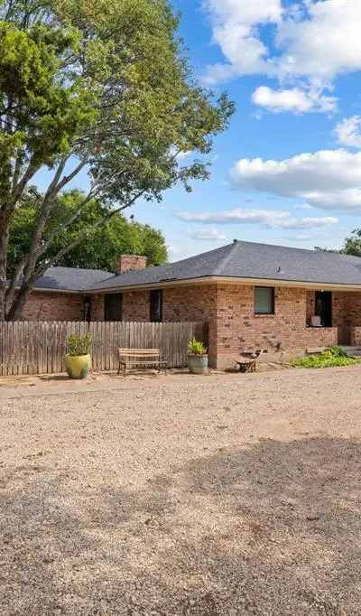 804 Lark Lane, Oak Leaf TX 75154