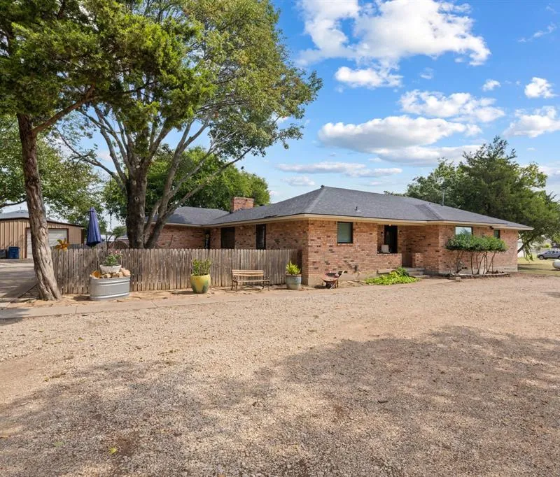 804 Lark Lane, Oak Leaf TX 75154