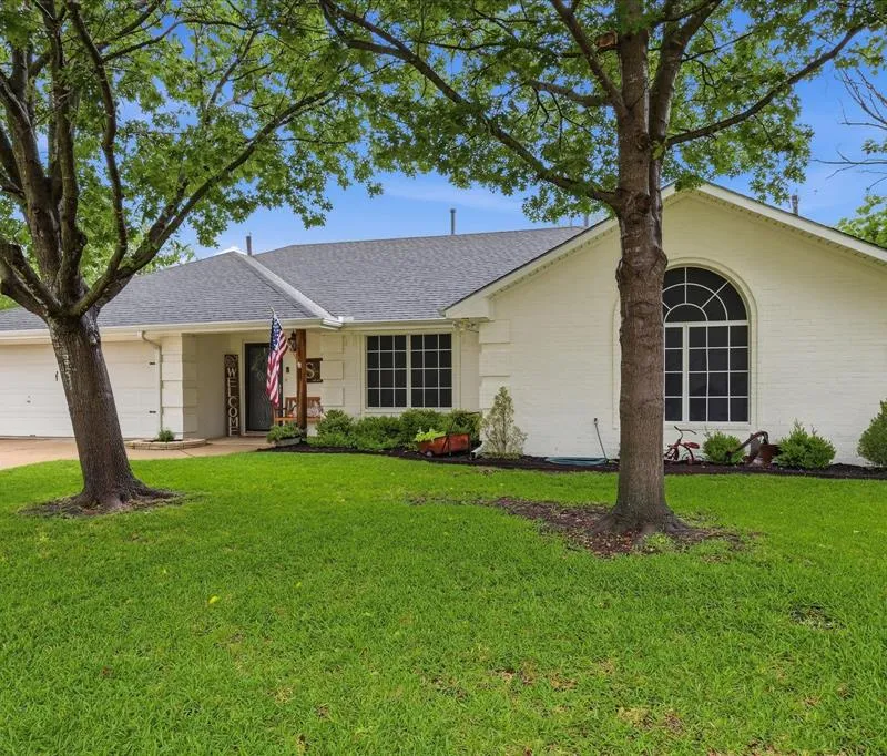 202 Colonial Heights, Sanger TX 76266