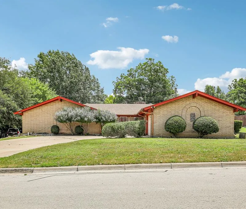 6313 Whitman Avenue, Fort Worth TX 76133