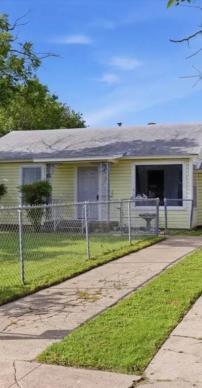 5113 Flagstone Drive, Sansom Park TX 76114 - Photo 2