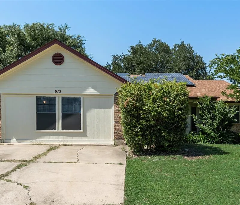 915 Freestone Drive, Arlington TX 76017