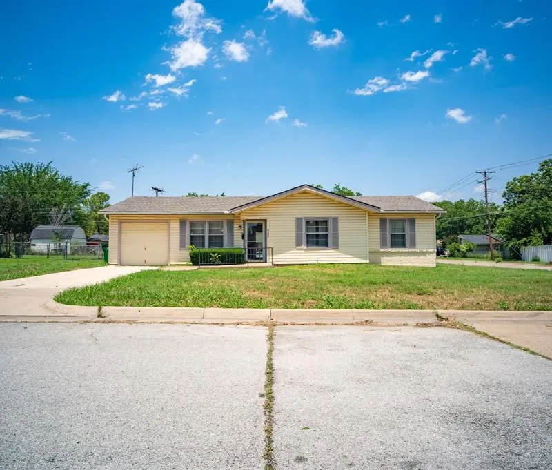 5245 Ira Street N, Haltom City TX 76117