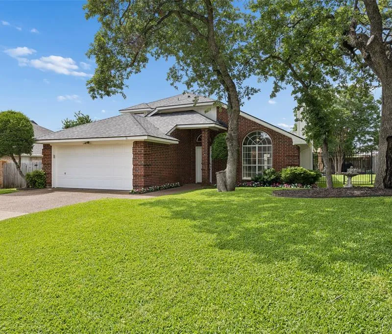 6828 Moss Lane, North Richland Hills TX 76182