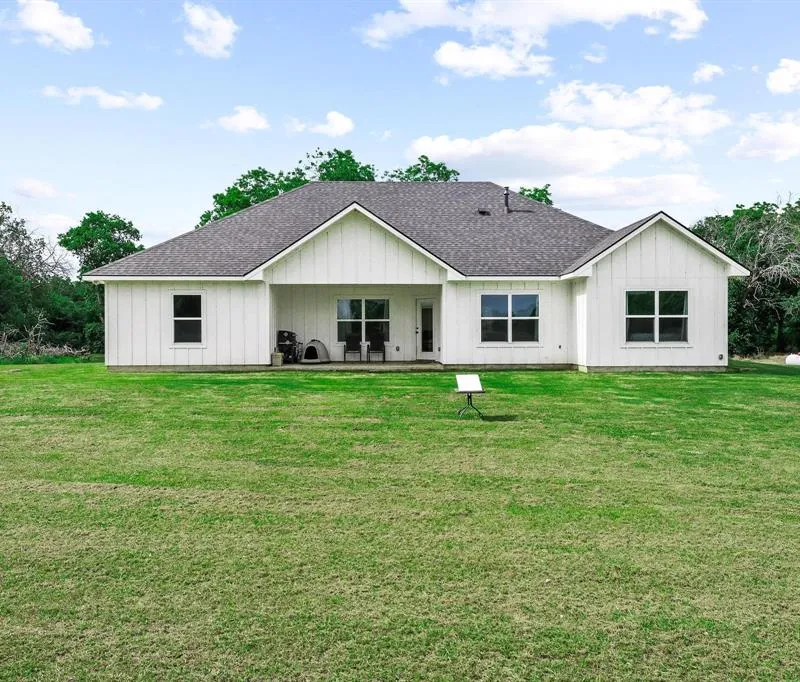 1350 County RD 4040 Road, Ector TX 75439