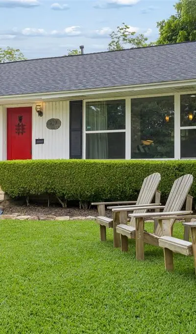 429 Parkhurst Drive, Dallas TX 75218 - Photo 2