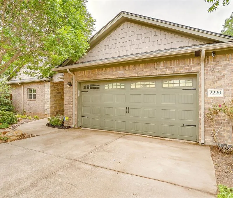 2220 Cobblestone Court, Granbury TX 76049