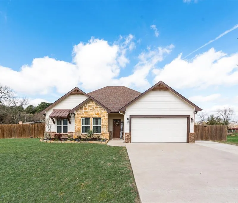 120 Horseshoe Lake Drive, Edgewood TX 75117