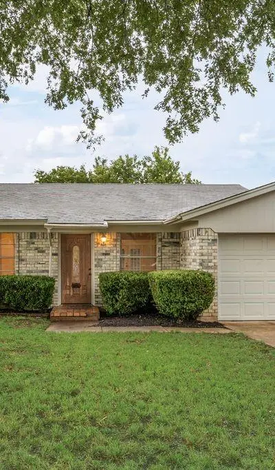 5625 Marlene, Haltom City TX 76148 - Photo 2