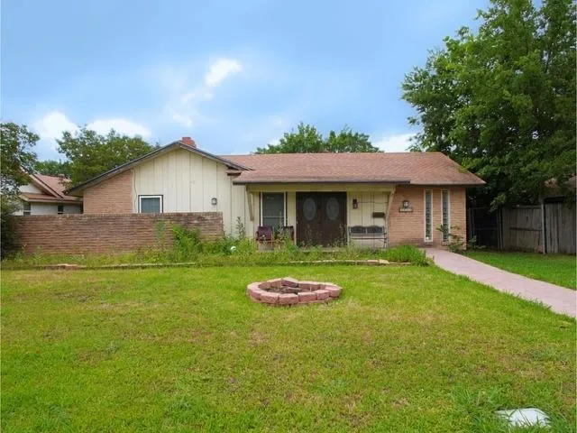 3810 Crater Lake Court, Irving TX 75062