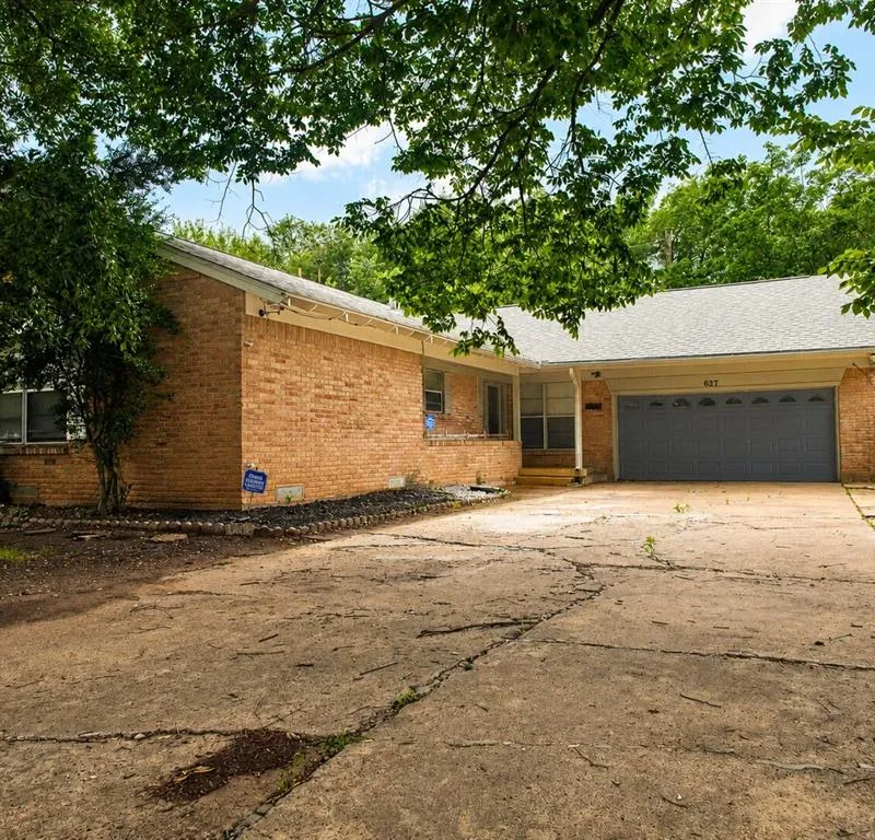 627 Kingston Drive, Irving TX 75061