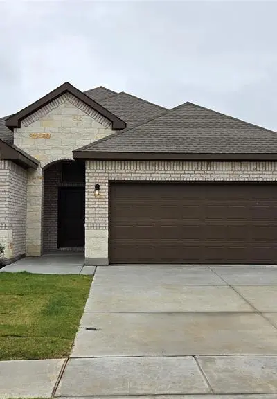 428 SUNDAY SILENCE Way, Granbury TX 76049