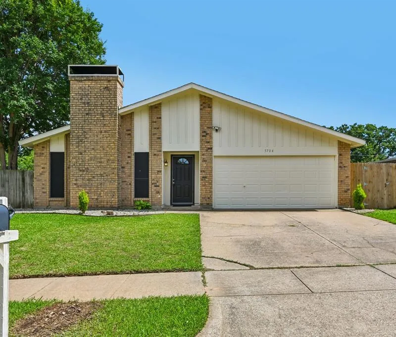 3704 Fort Hunt Drive, Arlington TX 76016