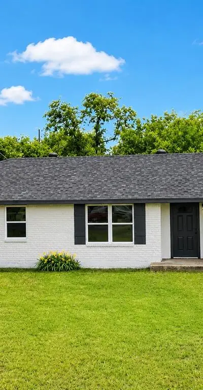 105 Paige Street, Weatherford TX 76088 - Photo 2