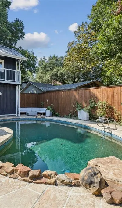 9427 Hobart Street, Dallas TX 75218