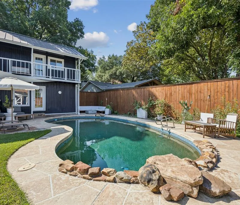 9427 Hobart Street, Dallas TX 75218