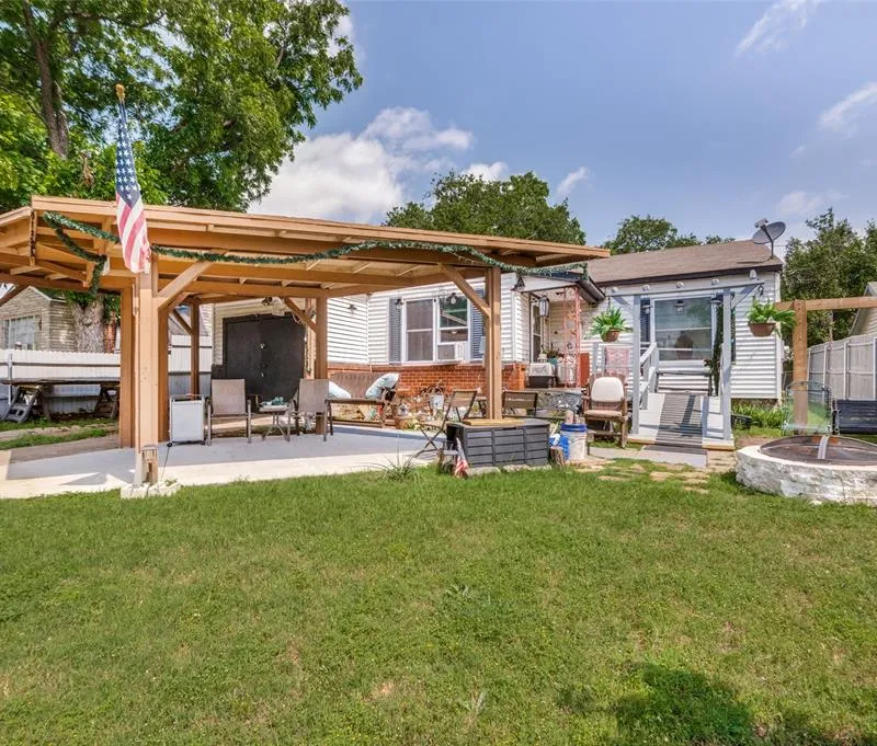 4015 Poinsettia Drive, Dallas TX 75211