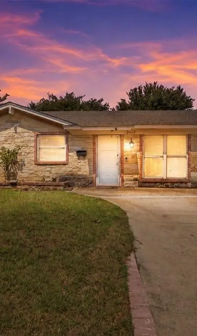 2009 Red Oak Drive, Irving TX 75060