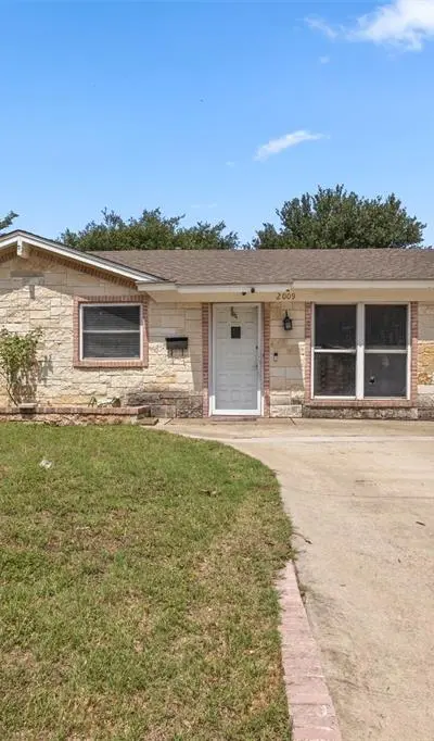 2009 Red Oak Drive, Irving TX 75060 - Photo 2