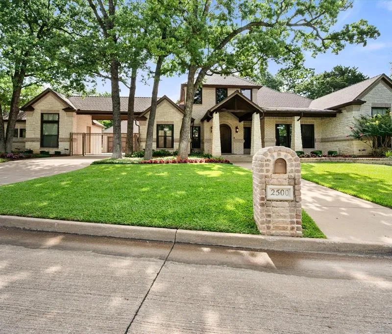 2500 Woodbridge Trail, Mansfield TX 76063