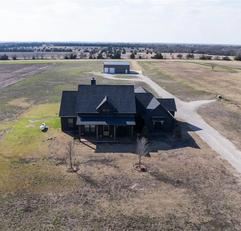 375 Wolf Front Road, Van Alstyne TX 75495
