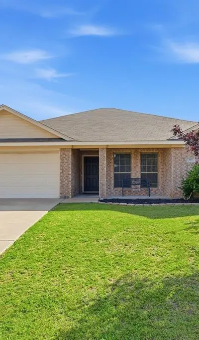 557 Jeffdale Drive, Burleson TX 76028 - Photo 2
